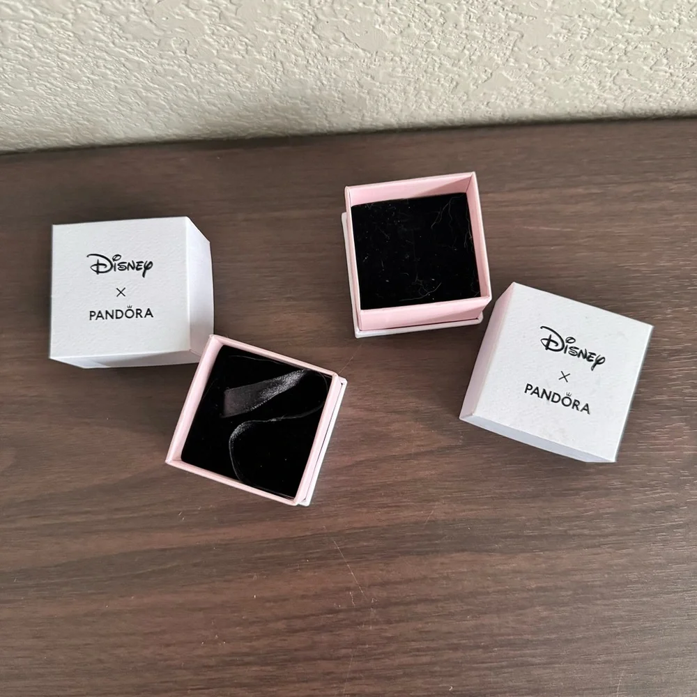 Disney x Pandora Jewelry Ring Box White Velvet‎ Insert